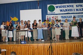 Gimnazjum nr 1 w Reszlu otrzymało srebrną statuetkę ”Przyjaciel Ziemi” za wieloletnią realizację Programu ekozespołów.