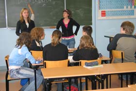 Dziewczęta przedstawiły klasie temat i cel lekcji oraz zasady pracy.