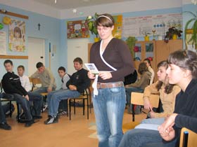 Martyna przedstawia racje swojej grupy.