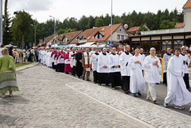 Jubileusz 40-lecia koronacji obrazu Matki Bożej Świętolipskiej - procesja