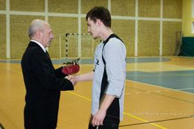 Zakończenie Reszelskiej Ligi Halowej 2008 - Najlepszy bramkarz Mateusz Bochno (Drewimex)
