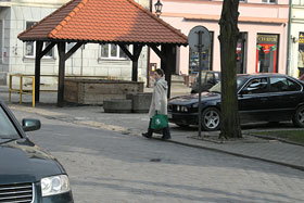 Coraz więcej osób można spotkać z torbami z materiału.