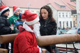 Mikołajkowy Happening - grzeczne "dzieci" mogły posiedzieć u Mikołaja na kolanach