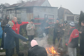 Rodzinne ognisko morsów a pyszne garnki przygotowywała osobiście Maria Trzczak i troszeczkę pomagał Darek Trzczak