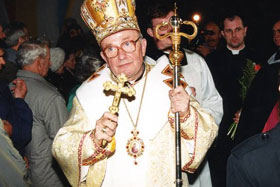 Bp Teodor Majkowicz w pełnym wschodnim stroju biskupim