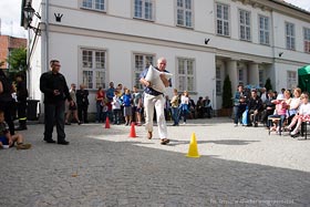 Slalom z workiem zboża