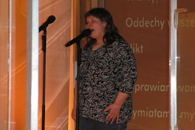 Amanda podczas proby.