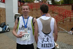 Grzesiek Rutkowski i Leszek Gwardęcki na 10 Poznań Maraton 2009