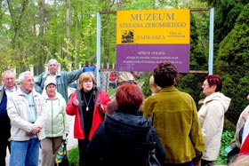 Przed Muzeum St. Żeromskiego w Nałęczowie
