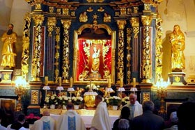 Figura Matki Boskiej Kębelskiej w Wąwolnicy