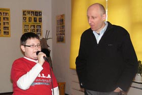 Pan Marek bardzo wczuwa się w każdego ... co widać