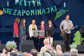 Młodzież ze Szkoły Podstawowej w Bęsi