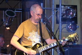 Marek Michno MAHON - gitara