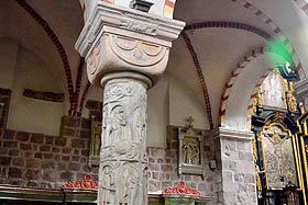 Kolumna romańska w Bazylice św. Trójcy w Strzelnie
